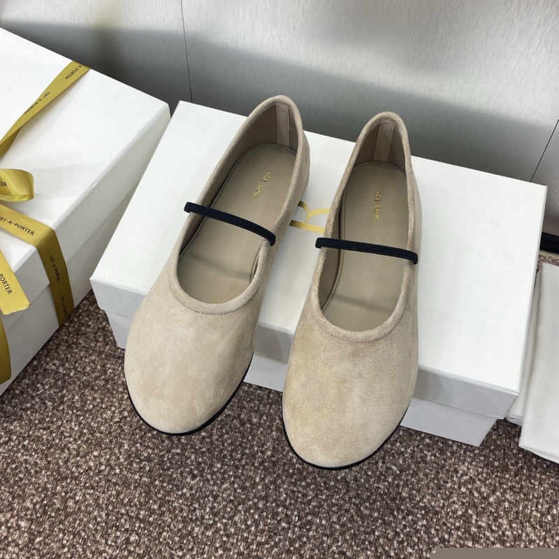 Other flat shoes